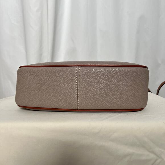 NWT Dooney & Bourke Pebble Grain Pocket Crossbody taupe/brown - Picture 8 of 8